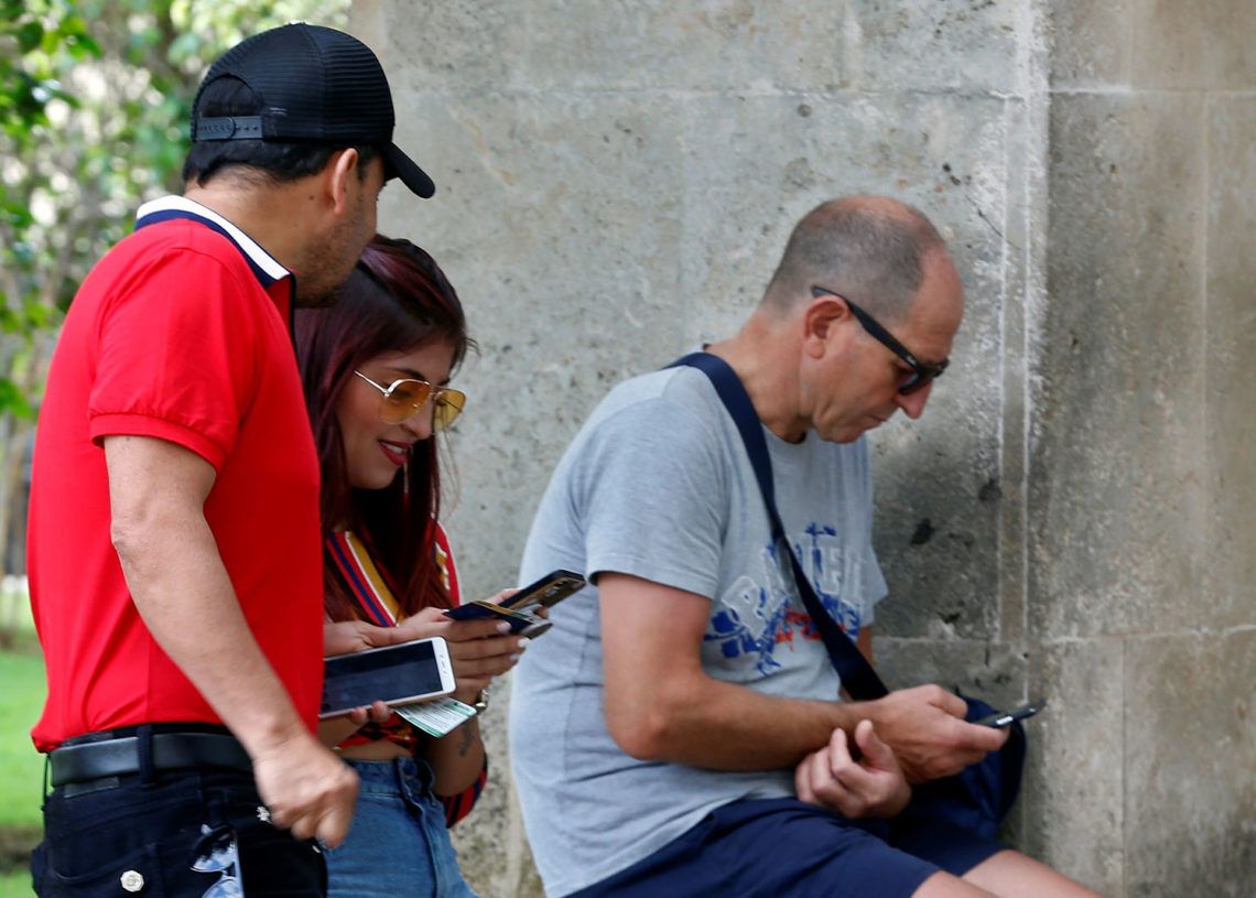 Cubanos no podrán mudar de casa su teléfono fijo - OnCubaNews