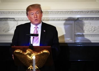 El presidente de Estados Unidos, Donald Trump, ofrece un discurso durante una cena por el Día Nacional de la Oración, en la Casa Blanca, Washington, el 1ro de mayo de 2019. Foto: Manuel Balce Ceneta / AP.
