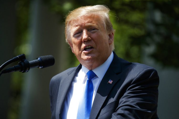 Presidente Donald Trump habla en el rosedal de la Casa Blanca, 2 de mayo de 2019. (AP Foto/Evan Vucci)
