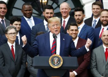 El presidente Donald Trump durante una ceremonia en la Casa Blanca, donde homenajeó a los Medias Rojas de Boston, campeones de la Serie Mundial, el jueves 8 de mayo de 2019. (AP Foto/Pablo Martínez Monsiváis)