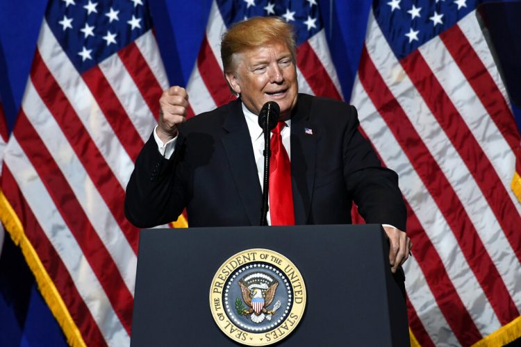 El presidente Donald Trump pronuncia un discurso durante las reuniones legislativas y expo comercial de la Asociación Nacional de Agentes Inmobiliarios en Washington, el viernes 17 de mayo de 2019. Foto: Susan Walsh / AP.