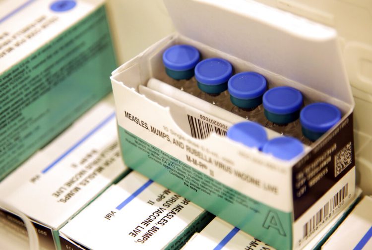Vacunas de sarampión, paperas y rubeola en el Departamento de Salud del Condado de Rockland en Pomona, Nueva York, el 27 de marzo del 2019. Foto: Seth Wenig / AP.