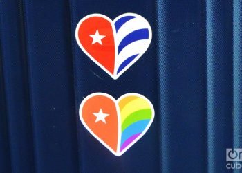 Logos de CubaOne y del viaje TuCuba Pride. Foto: Marita Perez Diaz