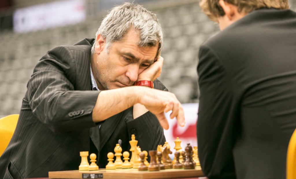 El ucraniano Vassily Ivanchuk (izq), siete veces campeón del Capablanca de ajedrez, encabezará el grupo Élite del torneo en la edición de 2019. Foto: advancedchessleon.com