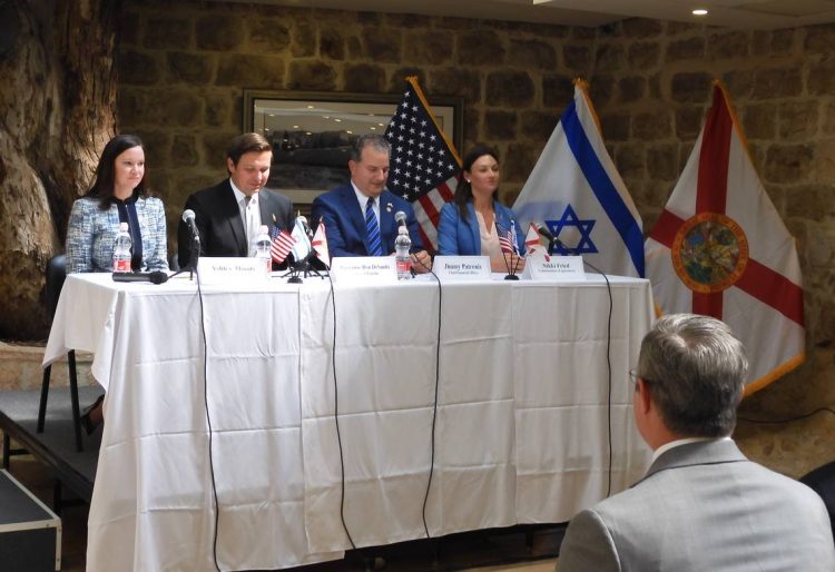 El gabinete de Ron DeSantis se reúne en la embajada de EEUU en Jerusalén. Foto: Oficina del gobernador.