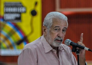 El músico Jorge Gómez, por muchos años director del grupo Moncada y presidente del Comité del Premio Cubadisco, fallecido a los 83 años el 23 de marzo de 2026. Foto: Granma / Archivo.