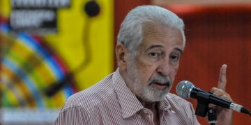 El músico Jorge Gómez, por muchos años director del grupo Moncada y presidente del Comité del Premio Cubadisco, fallecido a los 83 años el 23 de marzo de 2026. Foto: Granma / Archivo.