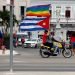 Activistas por los derechos Lesbianas, Gays, Bisexuales, Transexuales e Intersexuales (LGBTI) participan en una marcha este sábado 11 de mayo del 2019 por el Paseo del Prado en La Habana (Cuba). Activistas del colectivo LGTBI y Agentes de la Seguridad del Estado cubano se enfrentaron este sábado durante una manifestación ilegal convocada después de que se cancelara la marcha anual del orgullo gay que organiza el oficialista Centro Nacional de Educación Sexual (Cenesex), dirigido por Mariela Castro. EFE/Ernesto Mastrascusa