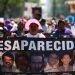 Varias personas sostienen imágenes de desaparecidos durante una marcha por el Día de las Madres en la Ciudad de México, el viernes 10 de mayo de 2019. Foto:Eduardo Verdugo/AP.