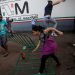 Migrantes cubanos se fugan de una estación migratoria en Chiapas, México. Foto: Reuters / Televisa / Archivo.