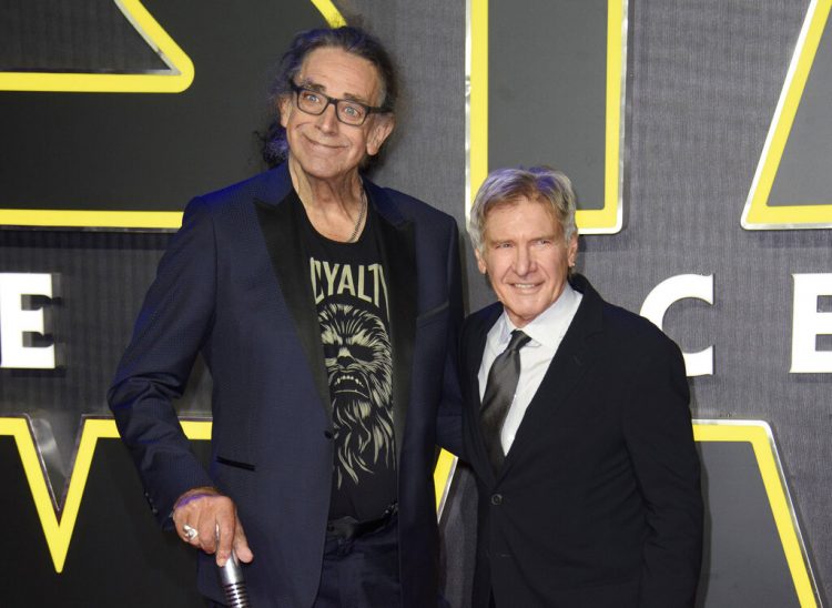 Peter Mayhew, izquierda, y Harrison Ford en el estreno europeo de “Star Wars: The Force Awakens” en Londres, el 16 de diciembre de 2015. Foto: Jonathan Short / Invision / AP.