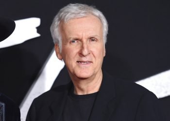 El productor James Cameron llega al estreno de "Alita: Battle Angel" en Los Angeles, el 5 de febrero de 2019. Foto: Jordan Strauss / Invision / AP.