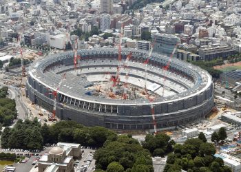 ARCHIVO - Foto del 11 de julio de 2018 con una vista aérea del Estadio Nacional de los Juegos Olímpicos de Tokio 2020. (Kyodo News vía AP, archivo)