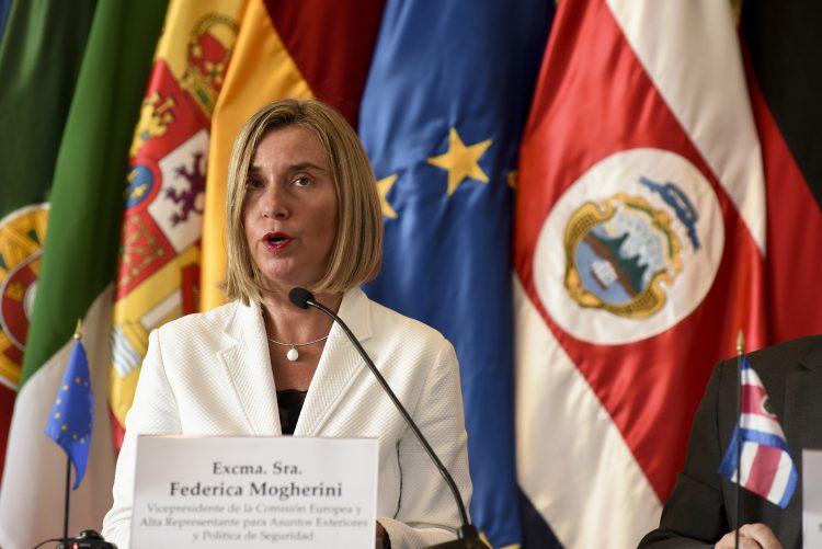 La Alta Representante de la Unión Europea para Asuntos Exteriores y Política de Seguridad, Federica Mogherini, ha advertido a Estados Unidos del impacto de las demandas por la Helms-Burton. Foto: AP