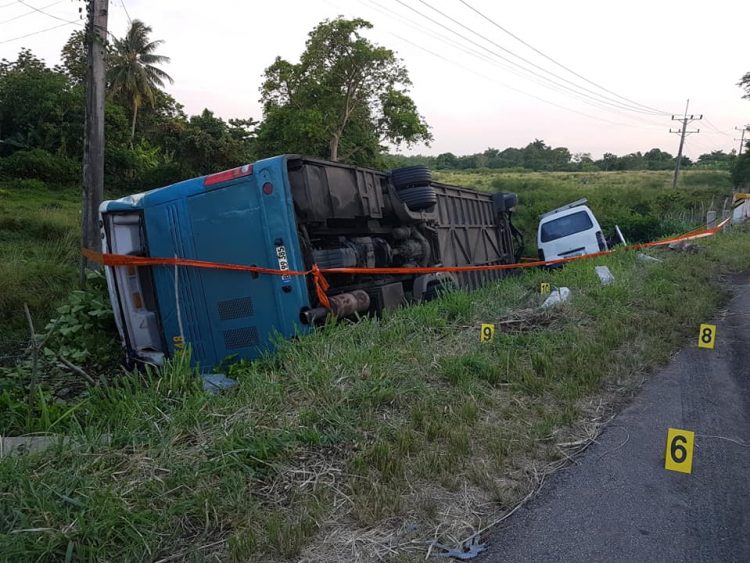 Vehículos involucrados en el accidente del 27 de junio de 2019 en Bauta, en el occidente de Cuba. Foto: Oscar Milian / Facebook / Archivo.
