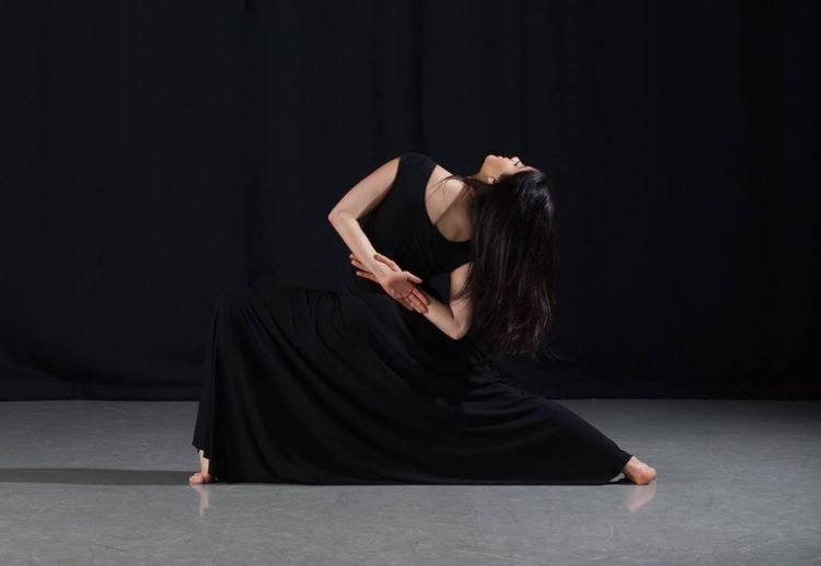 "Sonia", inspirada en la anti-heroína de Dostoevsky en Crimen y castigo. Bailada y coreografiada por Arielle Smith.