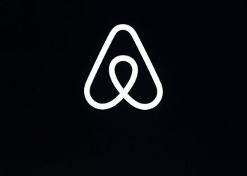 El logotipo de Airbnb en un evento en San Francisco, el 22 de febrero de 2018. Foto: Eric Risberg / AP.