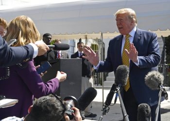 El presidente Donald Trump habla con la prensa en el Jardín Sur de la Casa Blanca en Washington, el sábado 22 de junio de 2019. Foto: Susan Walsh / AP.