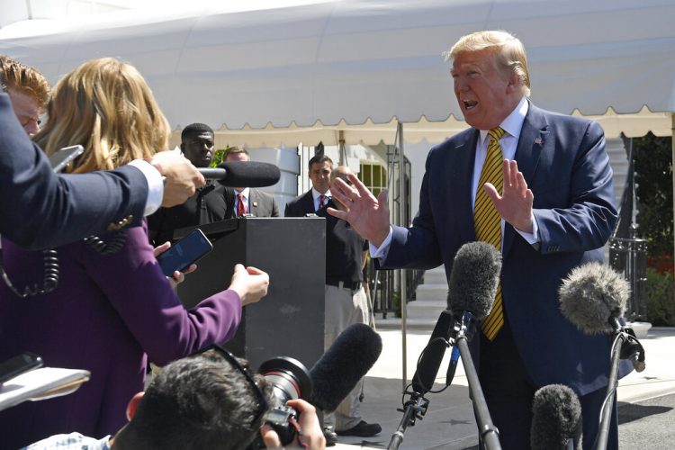 El presidente Donald Trump habla con la prensa en el Jardín Sur de la Casa Blanca en Washington, el sábado 22 de junio de 2019. Foto: Susan Walsh / AP.