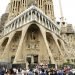 En esta fotografía de archivo del domingo 20 de agosto de 2017, varios dignatarios salen después de una misa en la Basílica de la Sagrada Familia de Barcelona en memoria a las víctimas de los atentados terroristas, en Barcelona, España. Foto: Manu Fernandez/ AP.