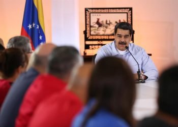 Foto: El presidente de Venezuela Nicolás Maduro, reiteró este lunes que un grupo de representantes de su Gobierno se encuentra en Oslo, Noruega, para conversar "todos los temas" con "la oposición extremista" en un nuevo intento de diálogo político para buscar salidas a la crisis del país. Foto: Prensa de Miraflores/EFE.