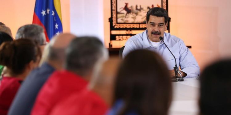 Foto: El presidente de Venezuela Nicolás Maduro, reiteró este lunes que un grupo de representantes de su Gobierno se encuentra en Oslo, Noruega, para conversar "todos los temas" con "la oposición extremista" en un nuevo intento de diálogo político para buscar salidas a la crisis del país. Foto: Prensa de Miraflores/EFE.