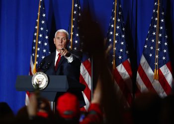 El vicepresidente Mike Pence habla durante un mitin el martes 25 de junio de 2019 en Miami. Foto: Brynn Anderson/AP.