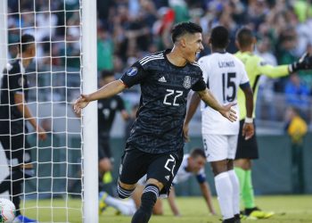 El delantero mexicano Uriel Antuna celebra su gol contra Cuba en la primera mitad del partido de la Copa de Oro contra Cuba en Pasadena, California, el sábado 15 de junio de 2019. (AP Foto/Ringo H.W. Chiu)