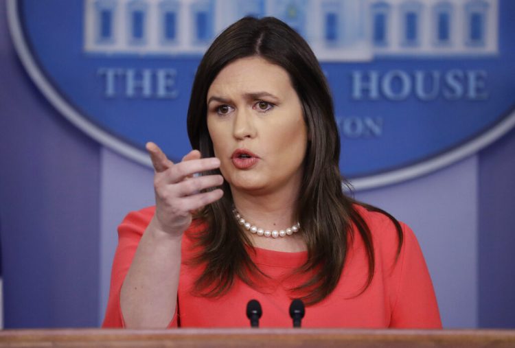 La portavoz de la Casa Blanca, Sarah Sanders, durante una conferencia de prensa en Washington, el 28 de enero del 2019. Foto: Evan Vucci / AP.