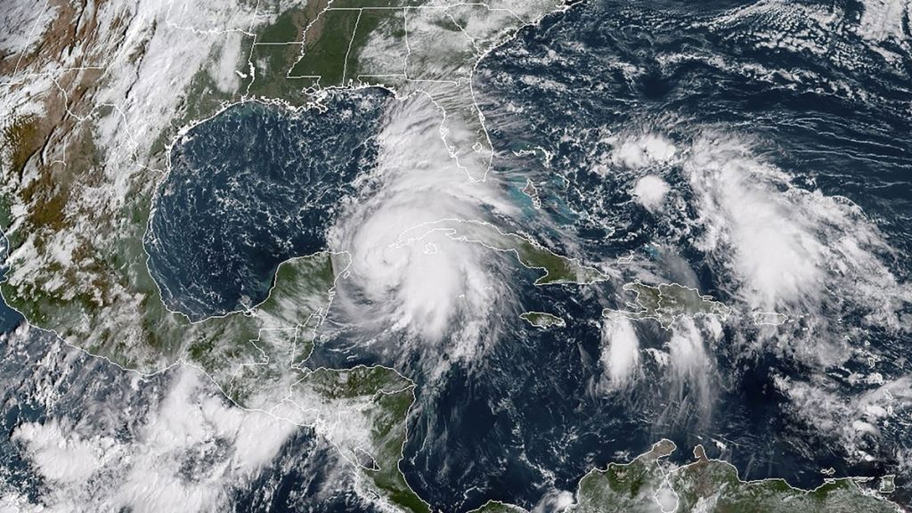 Imagen satelital del huracán Michael, a su paso por el suroeste de Cuba en octubre de 2018. Foto: Archivo.