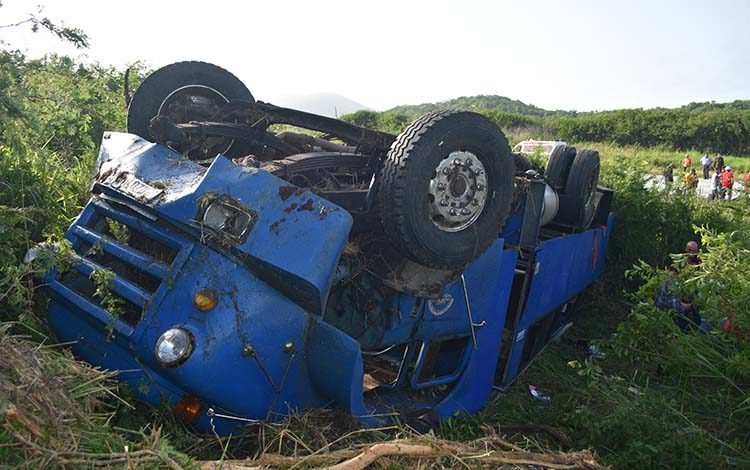 Camión accidentado en Placetas, en el centro de Cuba, el domingo 28 de julio de 2019. Foto: Carlos Rodríguez / Vanguardia / Archivo.