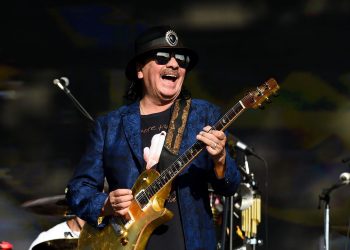 El guitarrista Carlos Santana será una de las estrellas del Festival Woodstock 50. Foto: Roger Goodgroves/Rolling Stone.