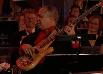 Carlos del Puerto en vivo junto a Orquesta Sinfónica. Foto: Tomada de indris.net.