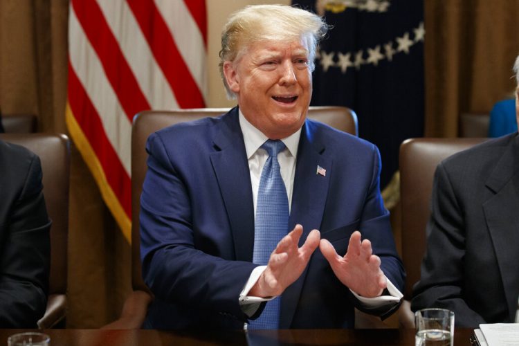 Donald Trump durante una reunión de gabinete en la Casa Blanca de Washington el 16 de julio del 2019. Foto: Alex Brandon / AP.