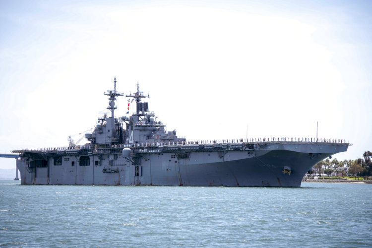 Fotografía del 1 de mayo de 2019 proporcionada por la Marina de Estados Unidos de la nave de guerra USS Boxer en la bahía de San Diego, California. Foto: Mass Communication Specialist 2nd Class Jesse Monford/U.S. Navy vía AP.