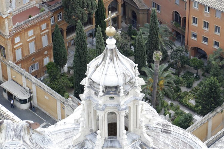 En esta imagen, tomada el 10 de julio de 2019, ofrece una vista del Cementerio Teutónico en el Vaticano. Foto: Gregorio Borgia/ AP.