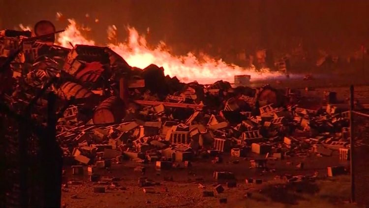 Incendio en una enorme bodega de Jim Beam. Foto: CNN.