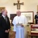 El Papa Francisco (c) y el presidente ruso Vladimir Putin (i) en audiencia privada en el Vaticano, el jueves 4 de julio de 2019. Foto: Alexei Druzhinin / Sputnik / Kremlin Pool vía AP.