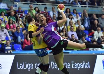 Lorena Téllez, de 22 años, es una de las grandes figuras del plantel femenino cubano de balonmano en la actualidad. Foto: RFEBM