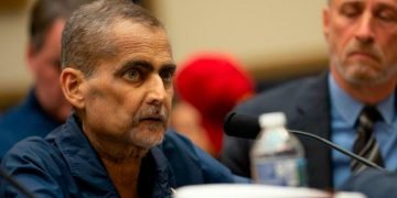 El expolicía y socorrista de origen cubano Luis Álvarez, fallecido el 29 de junio de 2019, durante su audiencia ante una comisión del Congreso de Estados Unidos. Foto: CNN.
