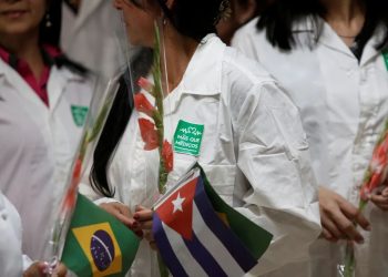 Médicos cubanos que trabajaron en Brasil. Foto: AP / Archivo.
