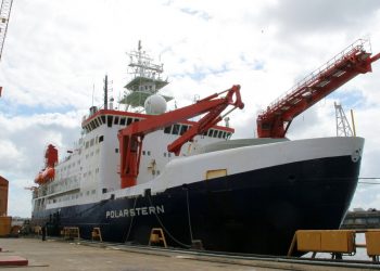El navío alemán Polarstern para investigación en el Ártico se encuentra anclado en el muelle de Bremerhaven, Alemania, el miércoles 3 de julio de 2019. Foto: Frank Jordans / AP.