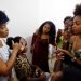 Erlys Pennycook (i), emprendedora y creadora de línea de productos para el cabello "Que Negra", realiza demostraciones de peinados el pasado 29 de junio del 2019, en La Habana. Foto: Ernesto Mastrascusa / EFE.