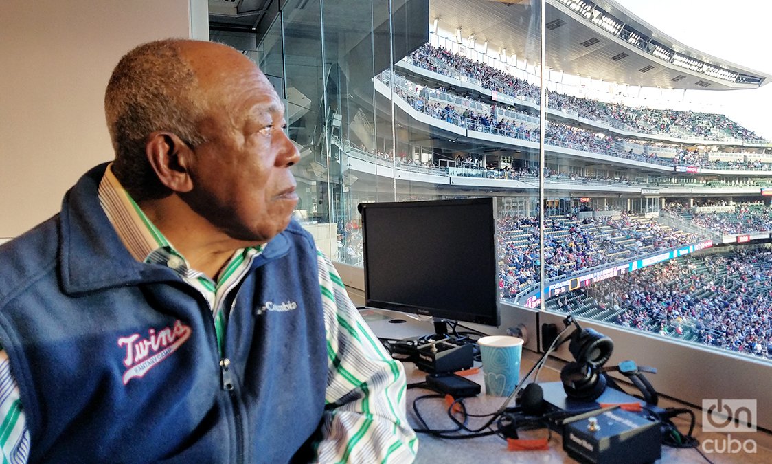 Tony Oliva at the place where he broadcasts ball games for Minnesota Hispanic Radio. Photo: Marita Pérez Díaz.