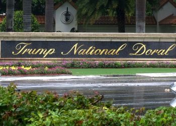 Captura de video se ve la entrada del Trump National Doral, en Doral, Florida, el 2 de junio de 2017. Foto: Alex Sanz / AP.