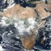 En esta imagen satelital del 26 de agosto de 2019 cortesía de la NASA se observa el continente africano. Aunque el mundo se ha centrado en los incendios que arden en la Amazonia brasileña, las imaágenes satelitales muestran un número mucho mayor de conflagraciones en el continente africano. (NASA via AP)