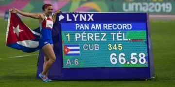 Yaimé Pérez disfruta su victoria en Lima con nuevo récord panamericano. Foto: Irene Pérez/ Cubadebate/Archivo.