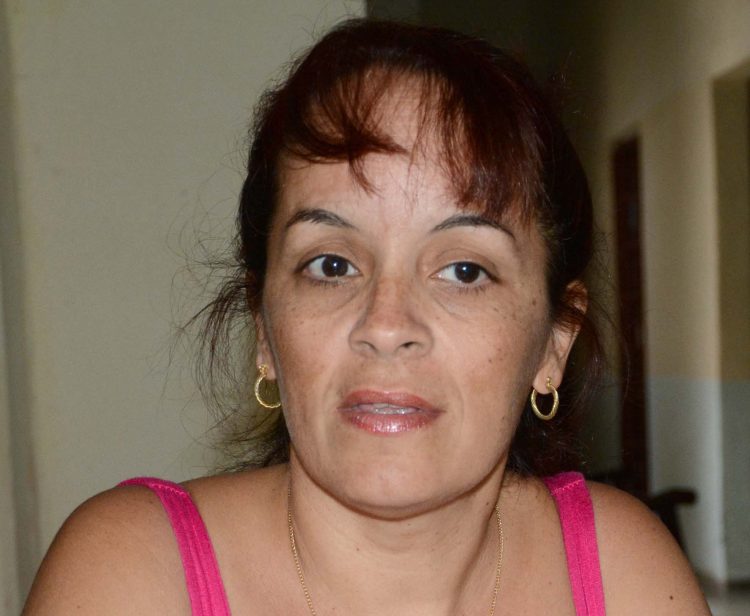 La poeta, diseñadora y editora cubana Déborah García. Foto: La Jiribilla / Archivo.