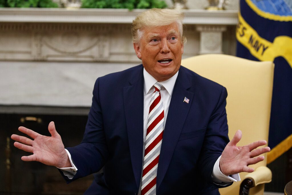 El presidente Donald Trump habla en la Oficina Oval de la Casa Blanca, 20 de agosto de 2019. Foto: Alex Brandon / AP.