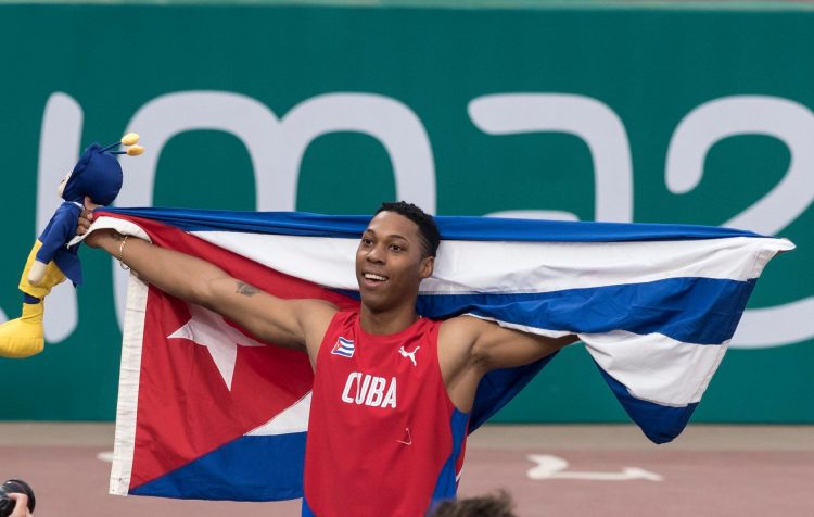 El saltador cubano Juan Miguel Echevarría tras su triunfo en los Juegos Panamericanos Lima 2019. Foto: José Tito Meriño / PL / Archivo.